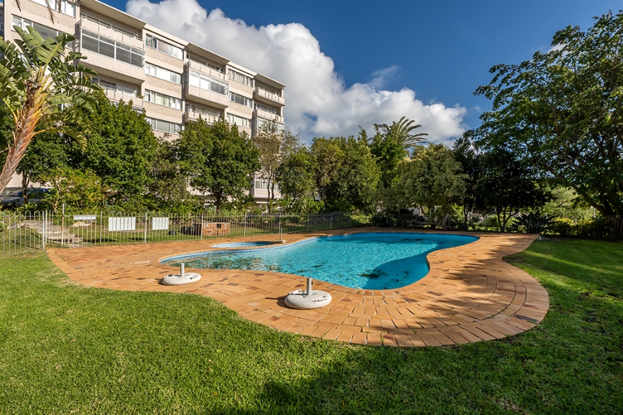 To Let 3 Bedroom Property for Rent in Green Point Western Cape